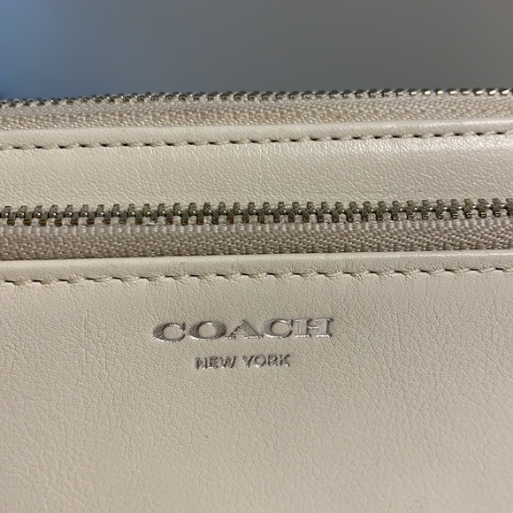 Coach Authentic Double Zip Genuine Leather Wallet in Color White - Picture 2 of 13